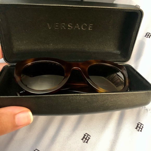 Versace tortoise shell sunglasses - Picture 5 of 7